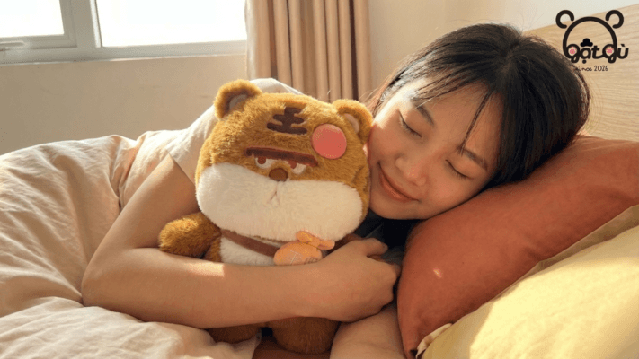 Gấu Bông Ôm Ngủ Hình Thú: "Liều Thuốc" Ngọt Ngào Cho Giấc Ngủ Ngon Sâu