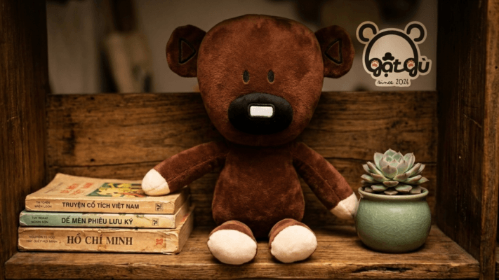 Gấu Teddy Mr Bean trên kệ gỗ vintage