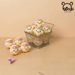 Móc khóa gà con Gật Gù trắng sữa tràn trề năng lượng
