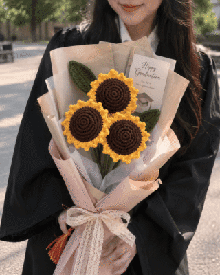Bó hoa hướng dương tốt nghiệp len handmade 